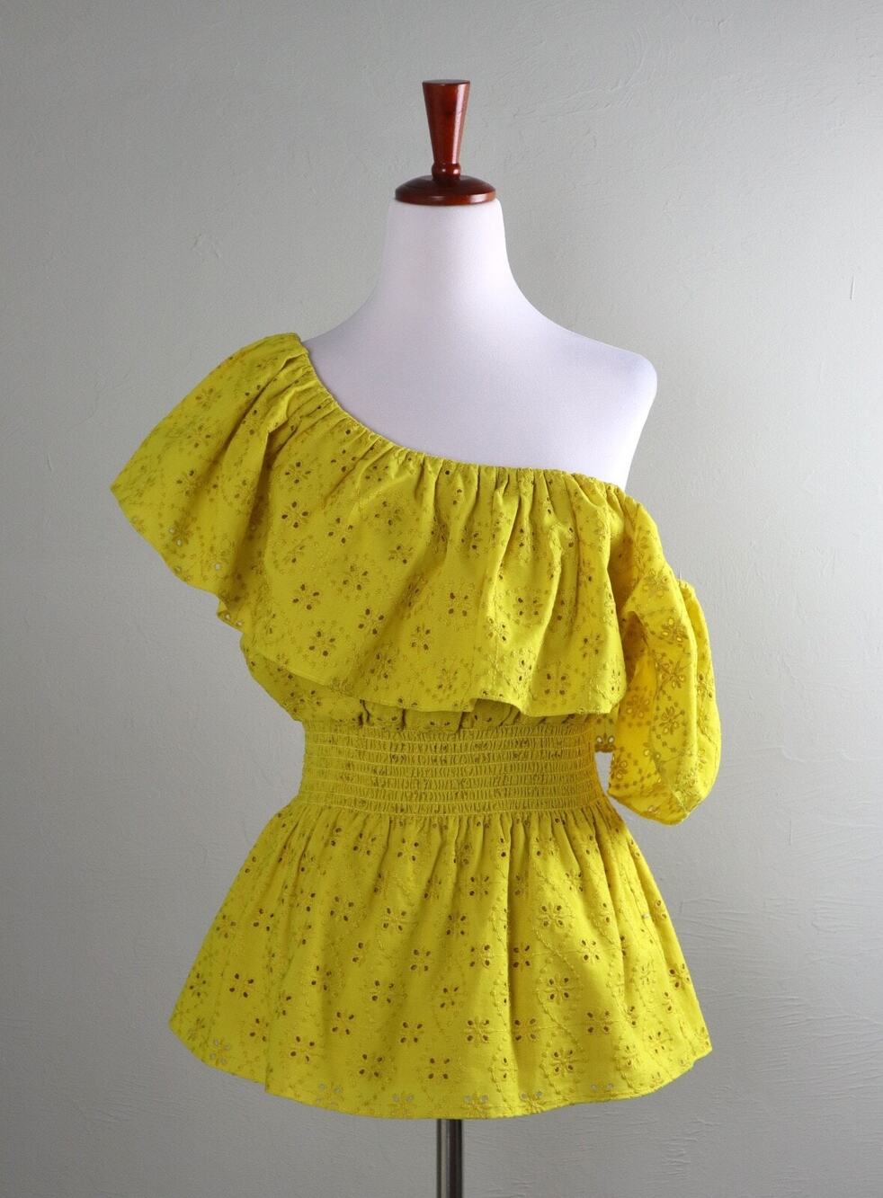 PEARL By Lela Rose NWT Floral Eyelet Peplum Top in Sunflower Size 4